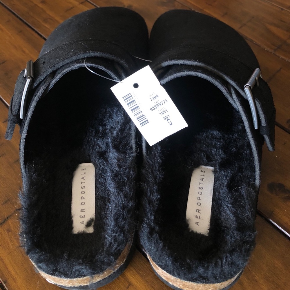 Comfy never worn slippers/clogs
